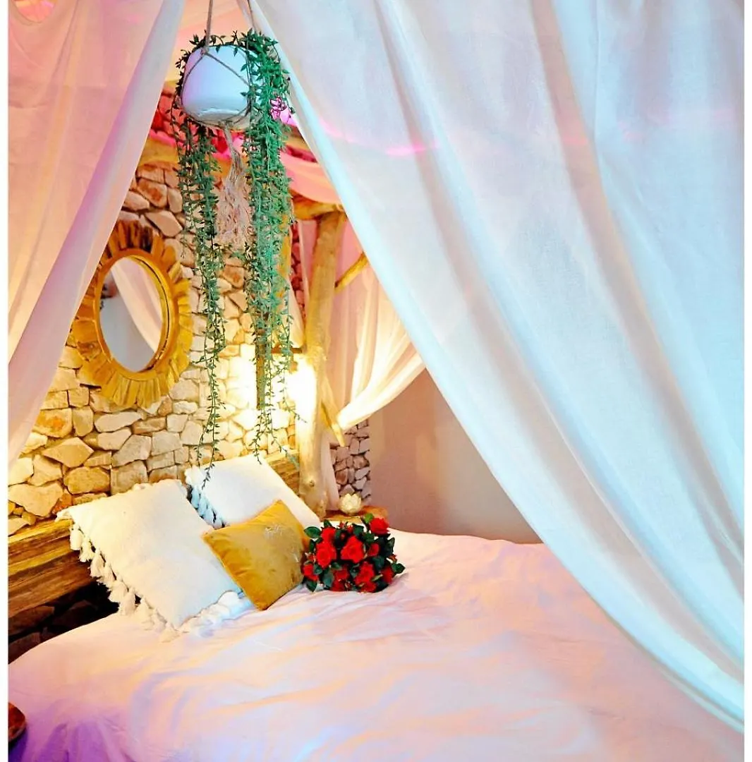 Duplex Safari Jusqu'A 4 Personnes, Spa Xxl, Day Use, Cinema, Cascade Et Lit Sous Les Arbres Bourgoin-Jallieu Apartament